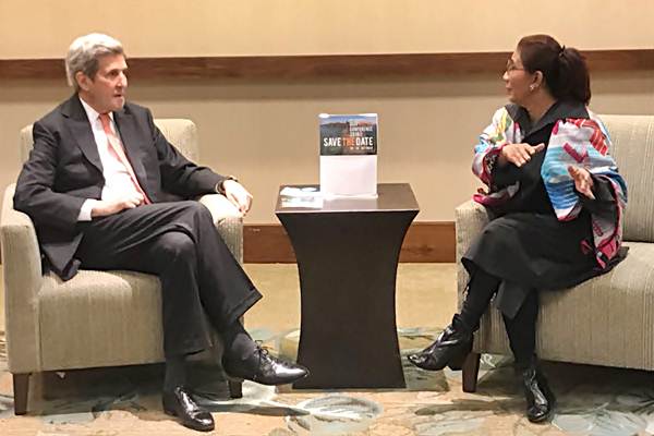  Susi Pudjiastuti Bertemu John Kerry dalam Seafood Expo North America