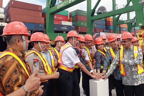 Pencapaian Akumulasi Arus Peti Kemas 1 Juta TEUs