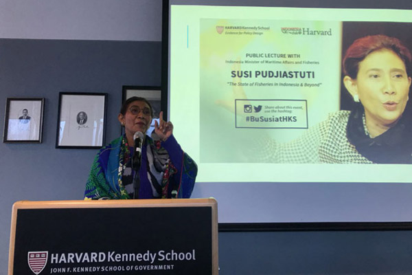  Mengintip Kuliah Umum Susi Pudjiastuti di Harvard