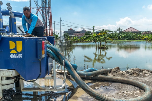  Pemkot Surabaya Beli 14 Pompa Baru Antisipasi Banjir