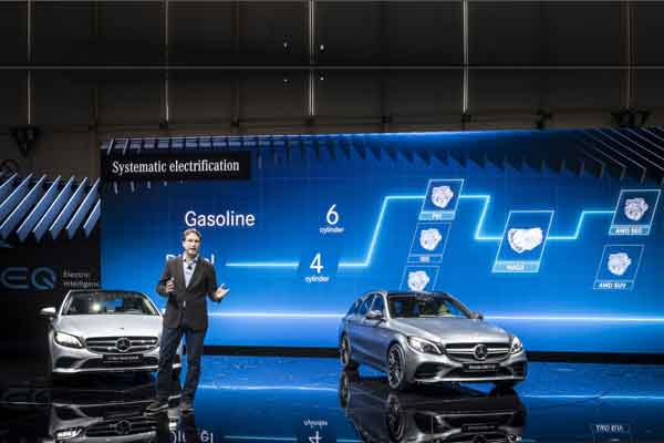  World Premiere di GIMS 2018, Dua Model Mercedes-Benz Menandai Penyatuan Teknologi Hibrida pada Mesin Diesel