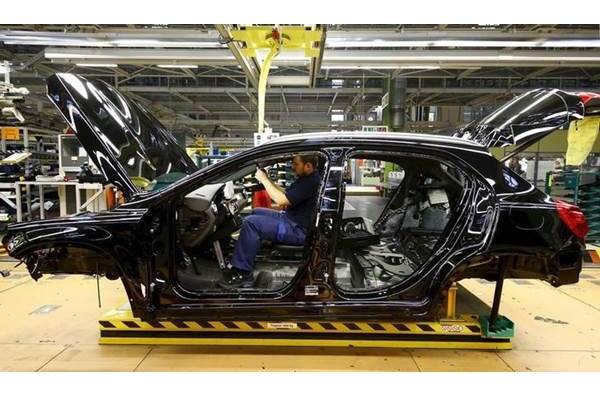  Daimler Pacu Produksi Mercedes-Benz, Tiga Pabrik Baru Siap Operasi