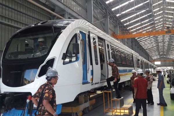  Rangkaian Kereta LRT Palembang Tiba April 2018