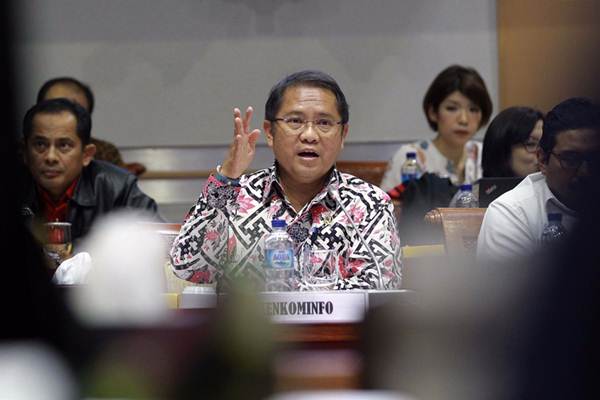 Menteri Komunikasi dan Informatika Rudiantara memberikan paparan saat rapat dengar pendapat dengan Komisi I DPR RI, di kompleks Parlemen Senayan Jakarta, Senin (19/3/2018)./JIBI-Dwi Prasetya 