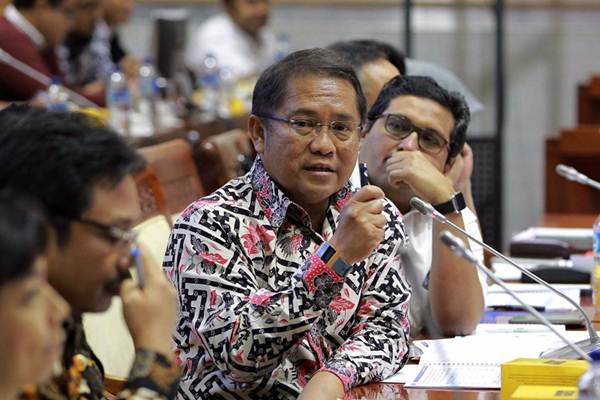 Menteri Komunikasi dan Informatika Rudiantara memberikan paparan saat rapat dengar pendapat dengan Komisi I DPR RI, di kompleks Parlemen Senayan Jakarta, Senin (19/3/2018)./JIBI-Dwi Prasetya 