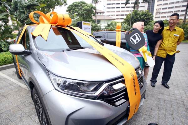  Penyerahan Hadiah Utama Tabungan Co-branding Maybank Finance