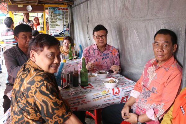  Ke Yogyakarta, Tjahjo Kumolo Nikmati Bakso Bethesda