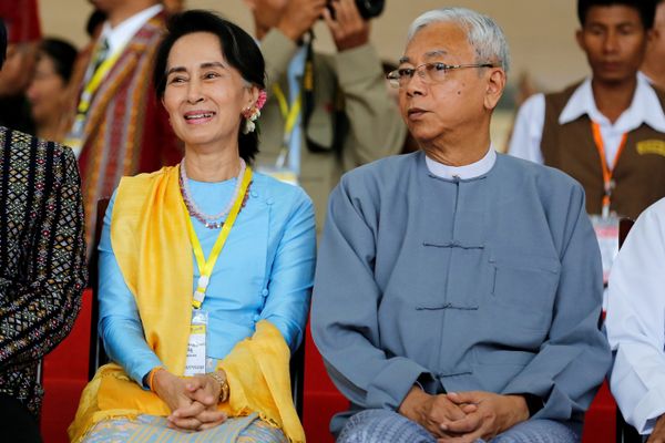  Presiden Myanmar Htin Kyaw Mengundurkan Diri