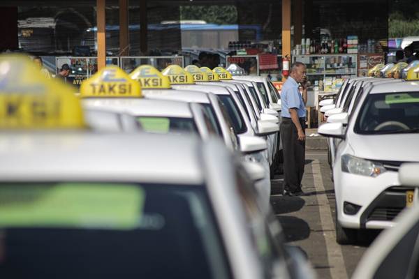  BEI Suspensi Saham Express Transindo (TAXI)