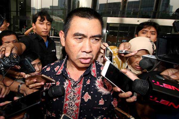 Wali Kota Malang Mochamad Anton menjawab pertanyaan wartawan seusai menjalani pemeriksaan di gedung KPK, Jakarta, Senin (14/8)./ANTARA-Rivan Awal Lingga