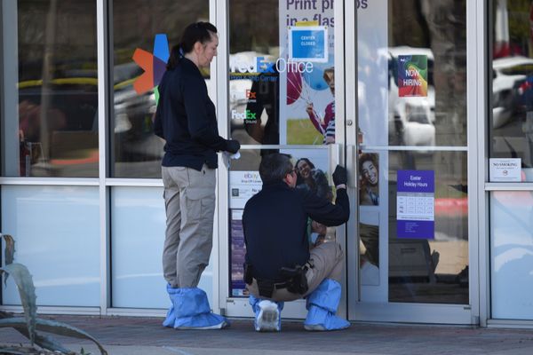  Tersangka Pengeboman Texas Ledakkan Diri Saat Polisi Mendekat