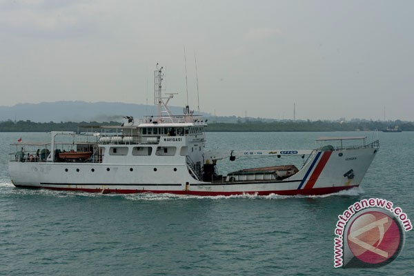  Kemenhub Serahkan Kapal Navigasi untuk Masyarakat NTT