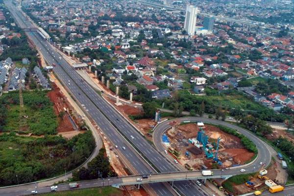  UPAYA TEKAN BIAYA LOGISTIK  : Jokowi: Tarif Tol Bisa Turun 15%—30% 