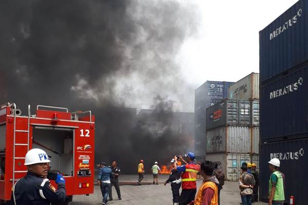  KEBAKARAN REACH STACKER DI PRIOK  : Multi Terminal Indonesia Gelar Investigasi