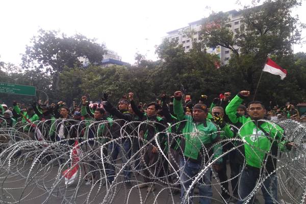  DEMO GOJEK-GRAB: Jokowi Kaget Saat Tahu Tarif Ojol Hanya Rp1.600/Km