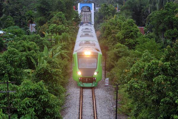  Uji Coba Kereta Rel Diesel Elektronik Minangkabau Ekspres