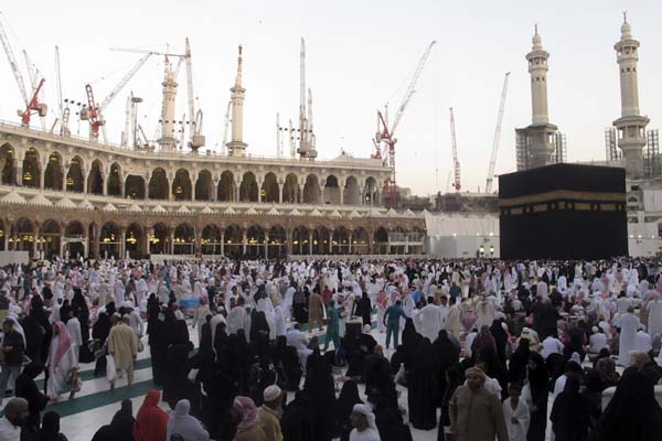  KABAR PASAR 28 MARET: Umrah Tak Lagi Murah, Kebijakan Moneter Butuh Gebrakan Baru