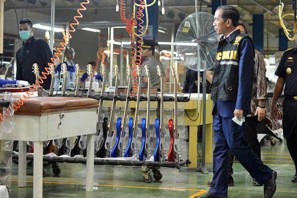  PEMBENAHAN IKLIM BERUSAHA : Perizinan Dirombak Total