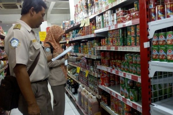  BPOM Semarang Sidak Pasar Swalayan Cari Makarel yang Mengandung Cacing Gilig