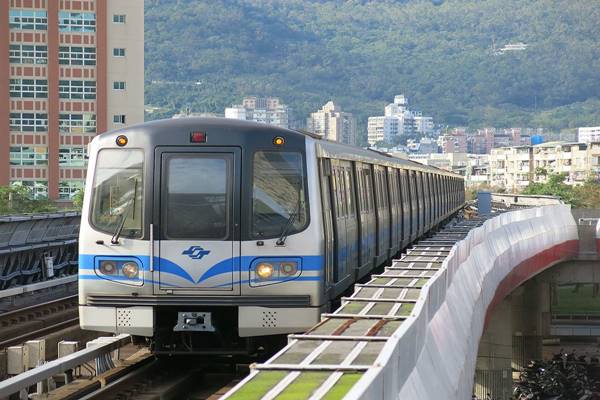  Keren, Lima Wanita Jadi Masinis MRT Jakarta 