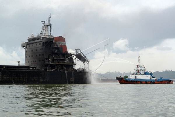  Kapal MV Ever Judger Terbakar di Perairan Balikpapan, Diamankan KSOP Balikpapan