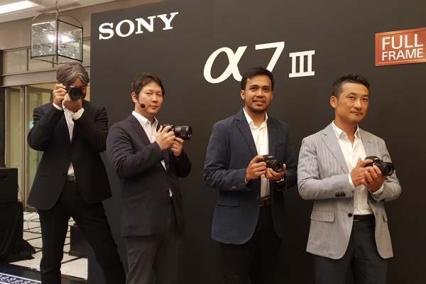  Kamera Smartphone Bukan Kompetitor Sony Mirrorless