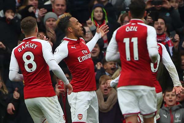  Arsenal Hajar Stoke City Skor 3-0, Ini Catatan Wenger