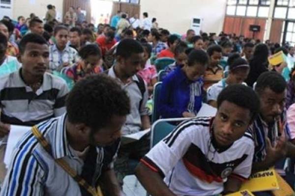  Anak Gunung: Kabupaten Teluk Wondama Kekurangan Guru