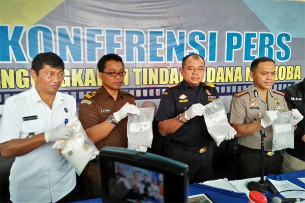  Bea Cukai dan Polda Kalsel Gagalkan Penyelundupan Ekstasi dari Perancis