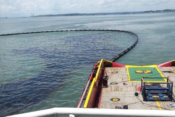  Minyak Tumpah di Teluk Balikpapan, Pertamina Terjunkan 1000 Personel