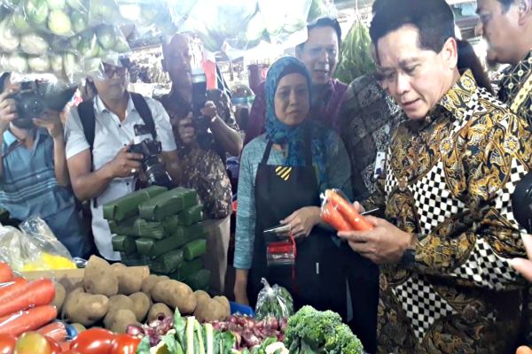  Bank Mandiri Kenalkan Uang Elektronik di Pasar Mayestik