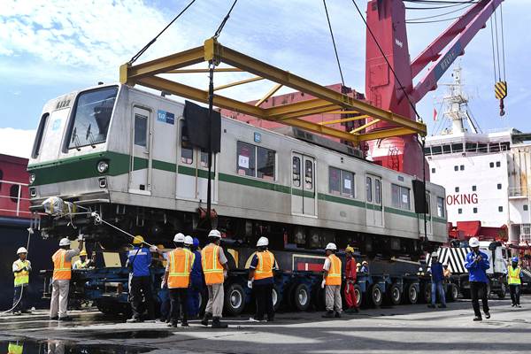  Gerbong KRL Bekas Jepang Tiba di Tanjung Priok