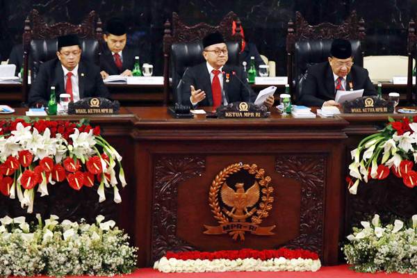 Ketua MPR Zulkifli Hasan (tengah) memimpin Sidang Tahunan MPR Tahun 2017 di Kompleks Parlemen, Senayan, Jakarta, Rabu (16/8)./JIBI-Abdullah Azzam 