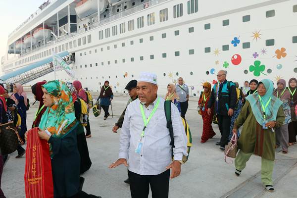  Kapal Pesiar Pertama Sandar di Pelabuhan Kuala Tanjung