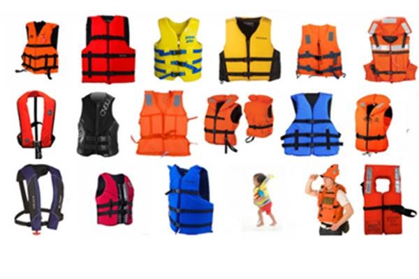  Kampanye Keselamatan, Kemenhub Bagikan 300 Life Jacket di Sibolga