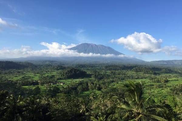  Perekonomian Karangasem Mendekati Normal Paska Erupsi Gunung Agung