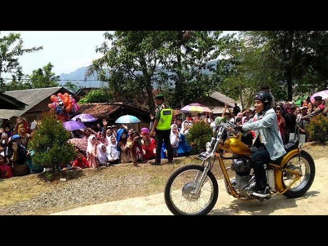  Presiden Jokowi Kunjungi Citarik. Dari Sukabumi \"Menunggang\" Chopper. Warga Antusias