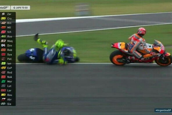 Rossi terjatuh setelah kontak dengan Marquez/Instagram
