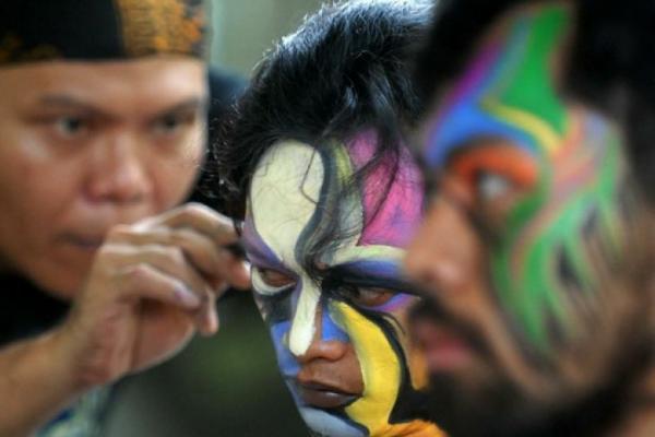  Sumbar Dalam Goresan Body Painting Juara Di Paris