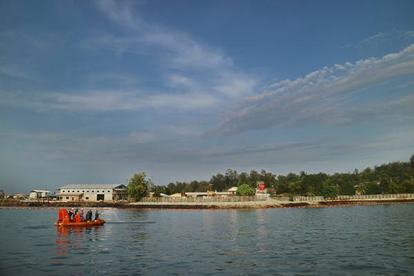  Tumpahan Minyak Teluk Balikpapan Rusak Mangrove