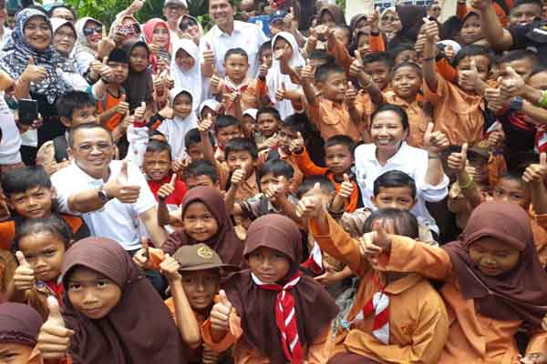  Rini Minta CSR BUMN untuk Perbaikan Sarana Pendidikan