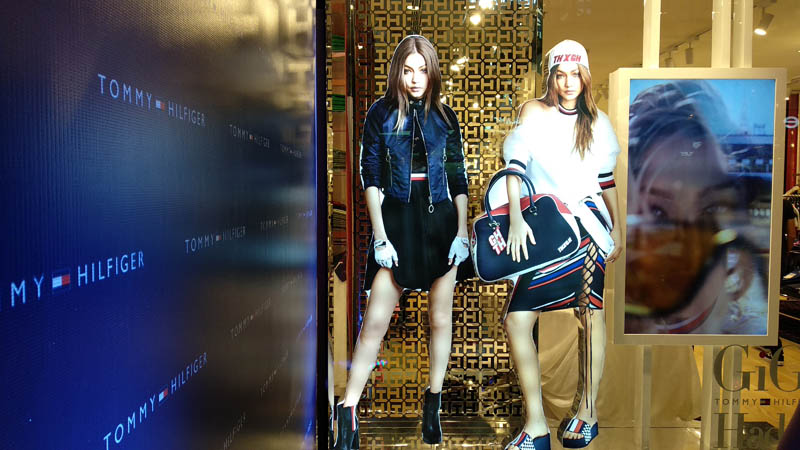  Kolaborasi Tommy Hilfiger dan Gigi Hadid Sapa Pencinta Fashion Indonesia