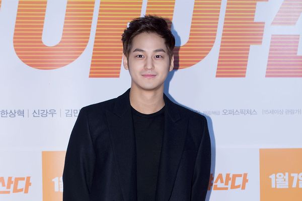  Kim Bum Jalani Wajib Militer Mulai Bulan Ini