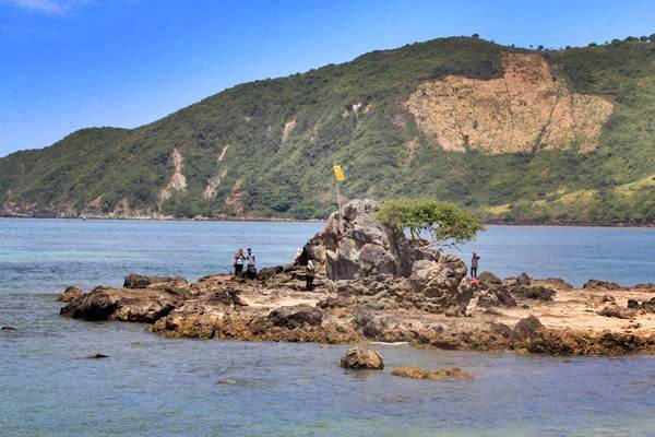  Berlibur Akhir Pekan ke Pantai Mandalika