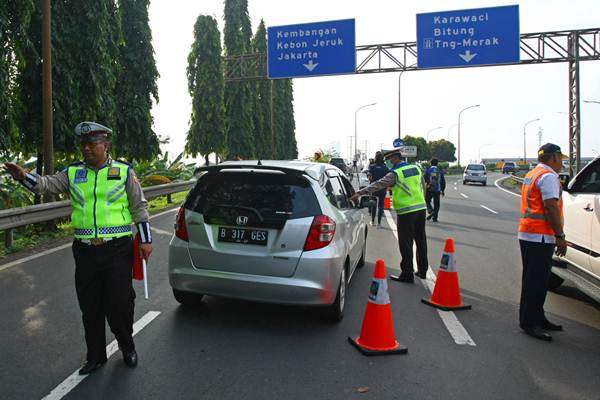  Suasana Hari Pertama Penerapan Ganjil Genap di Jalan Tol