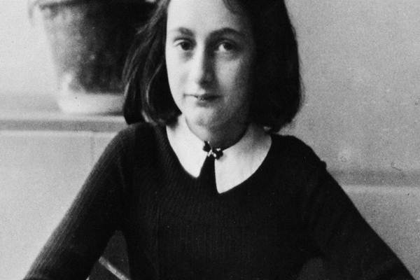  Surat Pena Anne Frank Dipamerkan di Danville Station