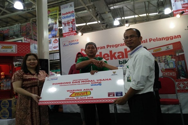  Lotte & Baznas Salurkan Donasi Pelanggan Rp100 juta