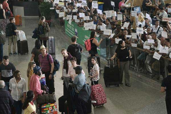  KINERJA BUMN  : Arus Penumpang Bandara AP I Naik 10%