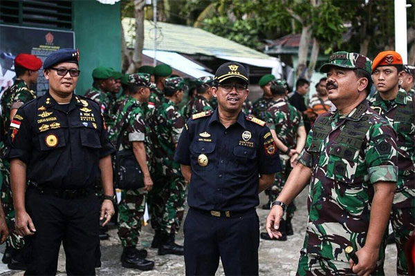  Di Pulau Miangas, Dirjen Bea Cukai dan Panglima TNI Jalin Kehangatan dan Sinergi Antar Instansi