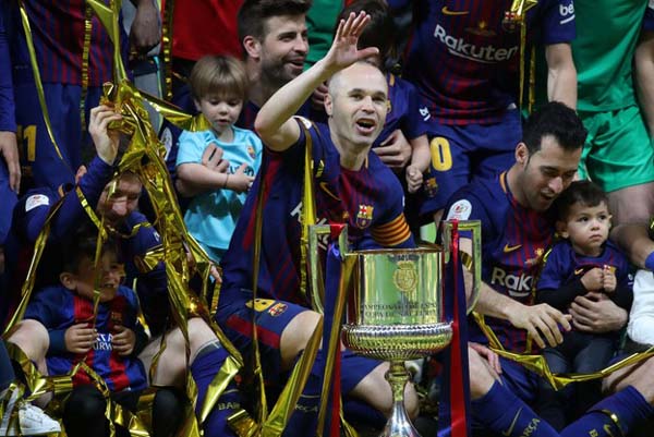  Iniesta Gemilang di Perpisahan, Barcelona Pesta Gol, Juara Copa del Rey